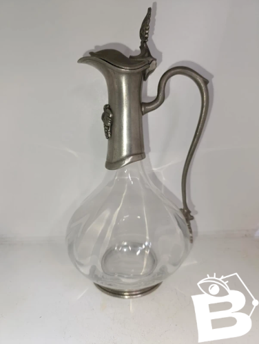 ancienne carafe en verre et etain à decor de vigne en bon etat