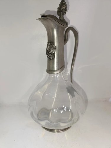 ancienne carafe en verre et etain à decor de vigne en bon etat