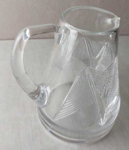 Ancienne carafe / pichet en cristal gravé, de Saint Louis ^