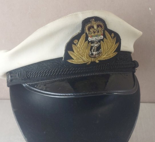 Ancienne casquette / képi dofficier de la Royal Navy ^