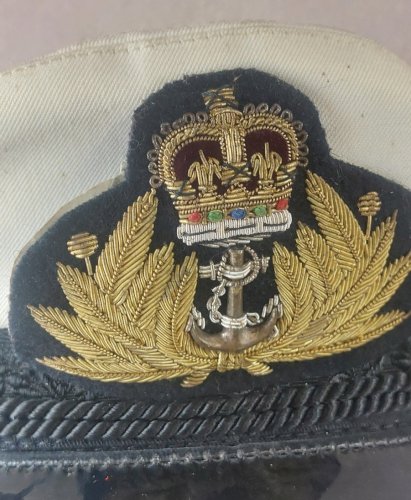 Ancienne casquette / képi dofficier de la Royal Navy ^