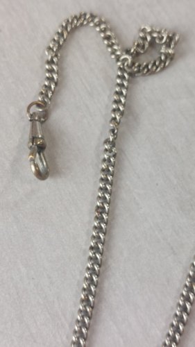 Ancienne chaîne de montre gousset, décor coeur, en métal argenté