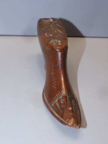 -ANCIENNE CHAUSSURE BOIS MINIATURE  BOITE A TABAC  TABATIERE ANCIENNE VITRINE  D