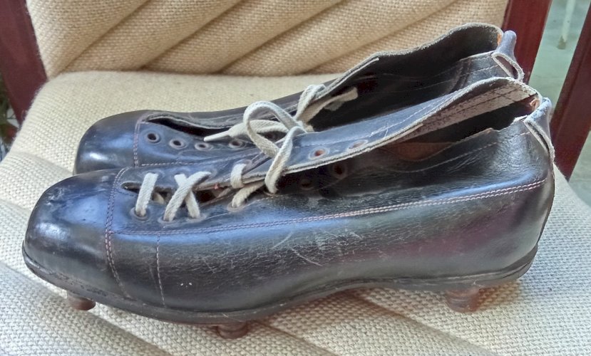 Ancienne Chaussures Football Rugby Crampons Taille 42 Sport Ancien  Collection