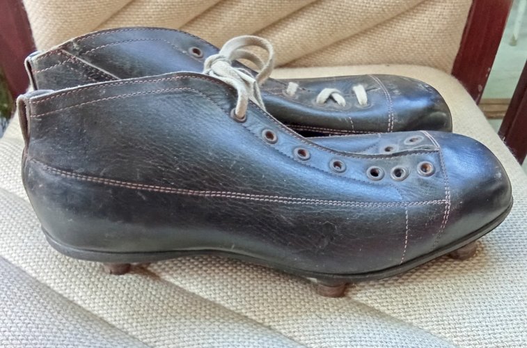 Ancienne Chaussures Football Rugby Crampons Taille 42 Sport Ancien  Collection