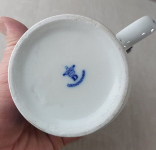 Ancienne chope à bière, décor Blue Onion / porcelaine Tchécoslovaquie / Czech