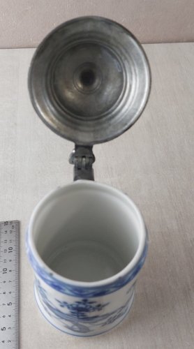 Ancienne chope à bière, décor Blue Onion / porcelaine Tchécoslovaquie / Czech