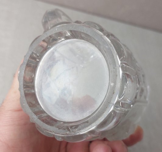 Ancienne chope à bière, en verre, décor tête de bouc en relief, Saint Louis