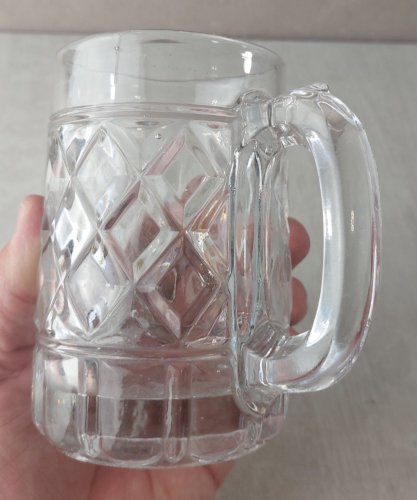 Ancienne chope à bière, en verre, décor tête de bouc en relief, Saint Louis