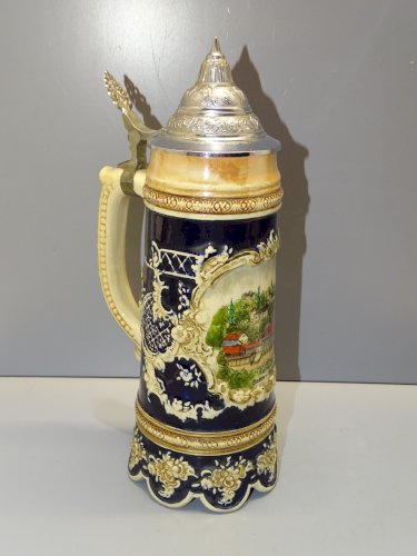 -ANCIENNE CHOPE MUSICALE CERAMIQUE BADEN BADEN KURHAUS 0,5 l LILLY MARLEEN    D
