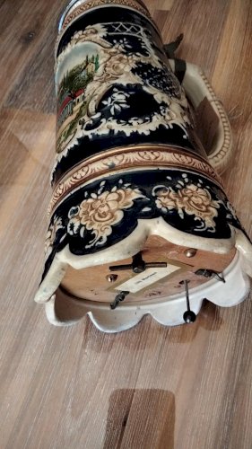 -ANCIENNE CHOPE MUSICALE CERAMIQUE BADEN BADEN KURHAUS 0,5 l LILLY MARLEEN    D