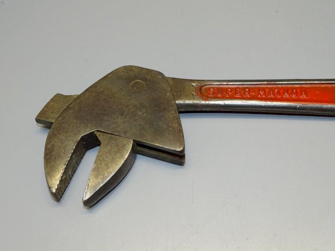 -ANCIENNE CLE MULTIPRISE SUPER MATKON COLLECTION OUTILS ANCIENS DECO GARAGE   D