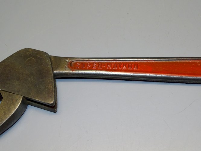 -ANCIENNE CLE MULTIPRISE SUPER MATKON COLLECTION OUTILS ANCIENS DECO GARAGE   D