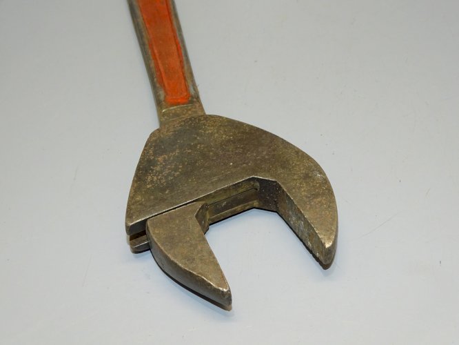 -ANCIENNE CLE MULTIPRISE SUPER MATKON COLLECTION OUTILS ANCIENS DECO GARAGE   D