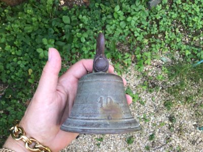 Ancienne cloche d'alpage bronze  n°10 montagne joli tintement