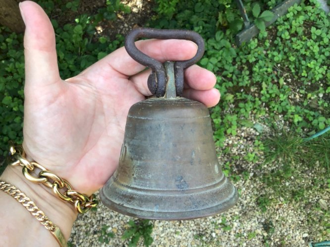 Ancienne cloche d'alpage bronze  n°10 montagne joli tintement