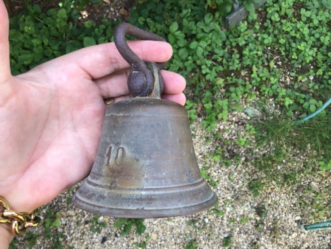 Ancienne cloche d'alpage bronze  n°10 montagne joli tintement