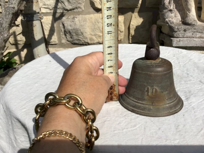 Ancienne cloche d'alpage bronze  n°10 montagne joli tintement