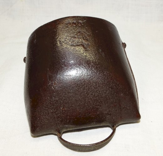 -ANCIENNE CLOCHE DE CHEVRE DEVOUASSOUD 000 METAL ROUILLE VERNIS  ART POPULAIRE D