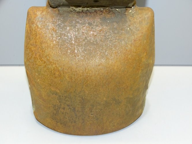 - ANCIENNE CLOCHE de VACHE METAL DEVOUASSOUD CHAMONIX N°5 Première Qualité