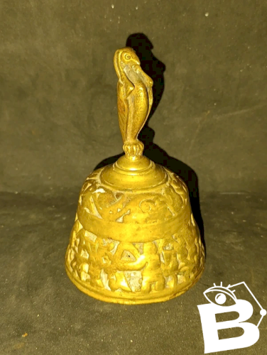 ancienne cloche en bronze ou laiton poigne oiseau en bon etat