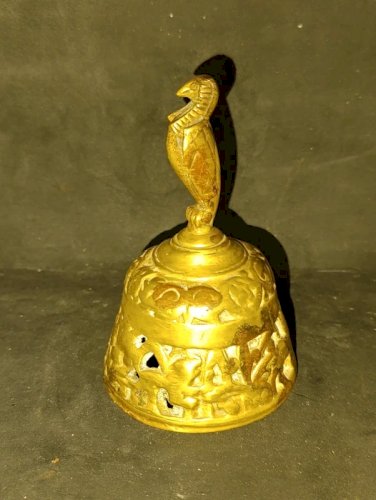 ancienne cloche en bronze ou laiton poigne oiseau en bon etat