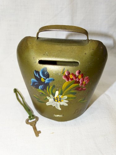 -ANCIENNE CLOCHE TIRELIRE SOUVENIR de LEYSIN METAL PEINT BOUQUET de FLEURS  D
