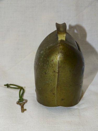 -ANCIENNE CLOCHE TIRELIRE SOUVENIR de LEYSIN METAL PEINT BOUQUET de FLEURS  D
