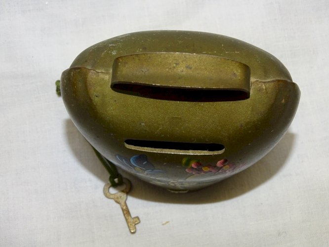 -ANCIENNE CLOCHE TIRELIRE SOUVENIR de LEYSIN METAL PEINT BOUQUET de FLEURS  D