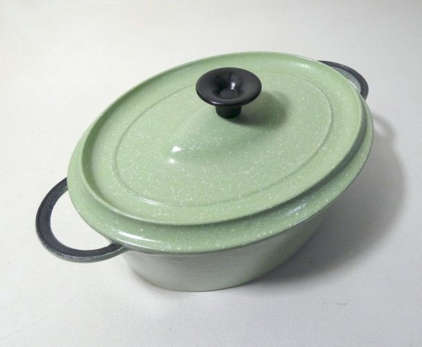 Ancienne cocotte en fonte vert moucheté