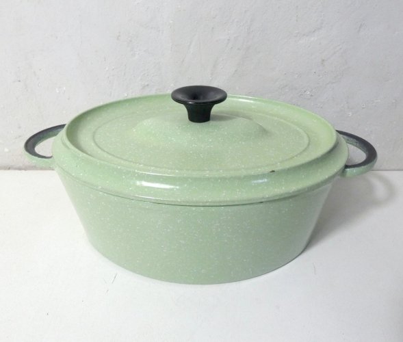 Ancienne cocotte en fonte vert moucheté