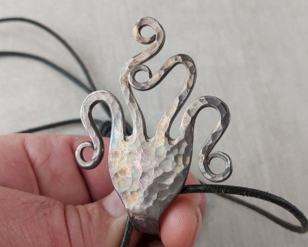 Ancienne collier, pendentif fourchette, en métal argenté