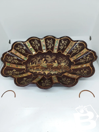 ancienne corbeille style asiatique papier maché? en bon etat