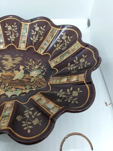 ancienne corbeille style asiatique papier maché? en bon etat