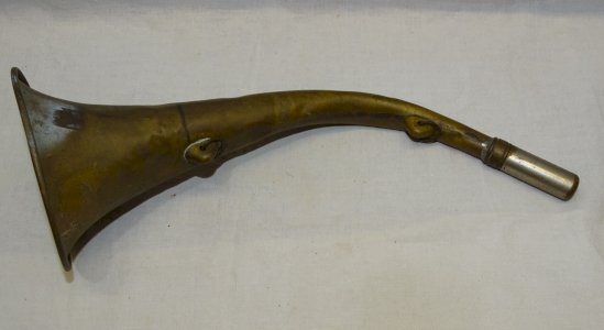 - ANCIENT CALL HORN or ANCIENT HUNTING HORN in BRASS with signs of use D