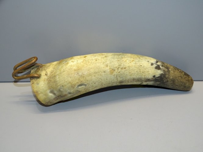 -ANCIENNE CORNE DE VACHE COFFIN A PORTER à la CEINTURE pour AIGUISEUR   D