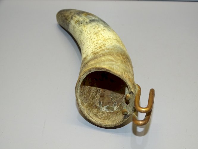 -ANCIENNE CORNE DE VACHE COFFIN A PORTER à la CEINTURE pour AIGUISEUR   D