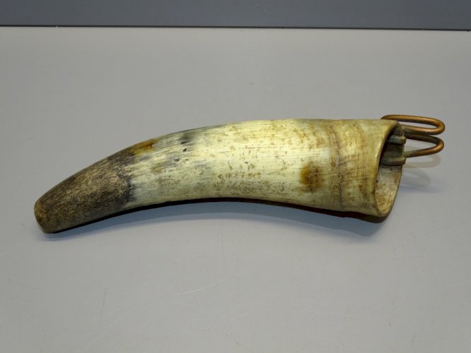 -ANCIENNE CORNE DE VACHE COFFIN A PORTER à la CEINTURE pour AIGUISEUR   D
