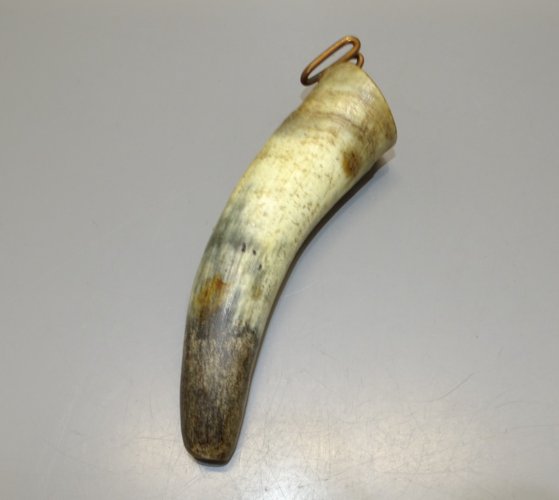 -ANCIENNE CORNE DE VACHE COFFIN A PORTER à la CEINTURE pour AIGUISEUR   D