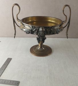 Ancienne coupe en bronze / vide poche, signée Barbedienne