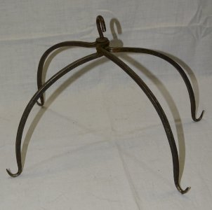 - ANCIENT FORGED IRON CROWN TO HANG IN THE KITCHEN FIREPLACE D
