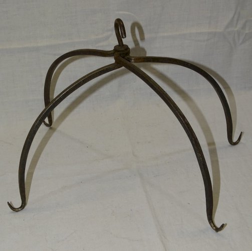 - ANCIENNE COURONNE D'OFFICE  FER FORGE A SUSPENDRE DANS LA CHEMINEE CUISINE   D