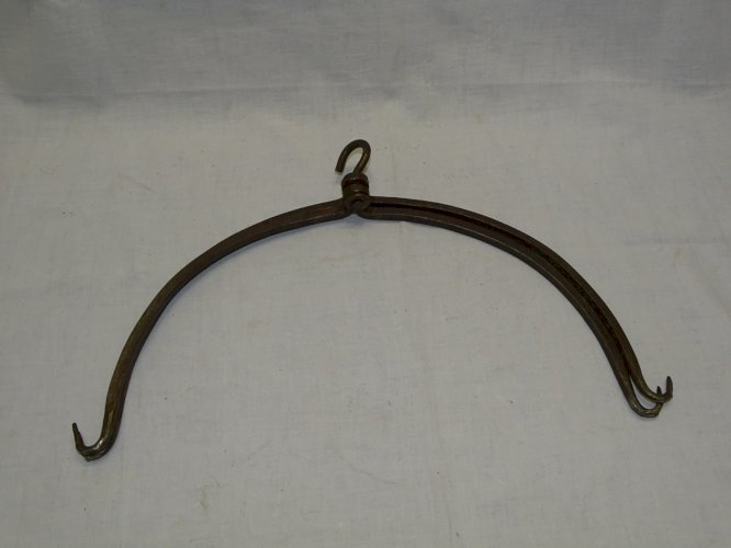 - ANCIENNE COURONNE D'OFFICE  FER FORGE A SUSPENDRE DANS LA CHEMINEE CUISINE   D