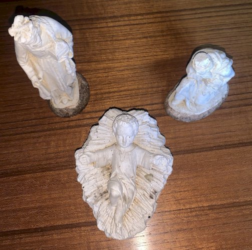 Ancienne crèche de Noël santons en plâtre enfant Jesus roi mage