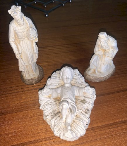 Ancienne crèche de Noël santons en plâtre enfant Jesus roi mage