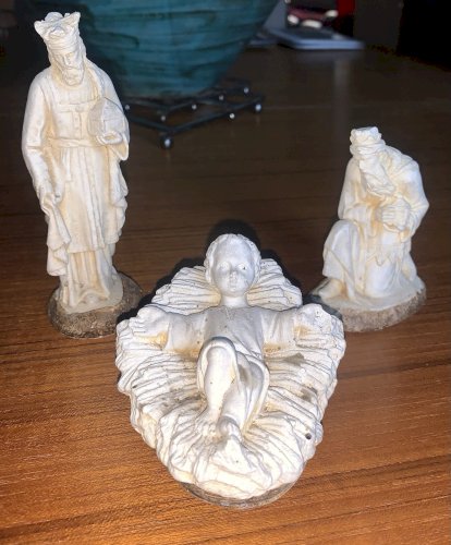 Ancienne crèche de Noël santons en plâtre enfant Jesus roi mage