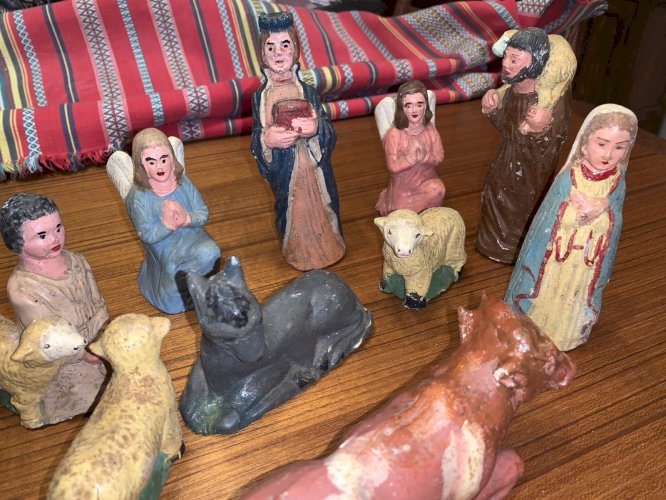 Ancienne crèche de Noël santons en plâtre peint âne vache mouton