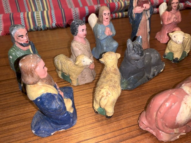 Ancienne crèche de Noël santons en plâtre peint âne vache mouton