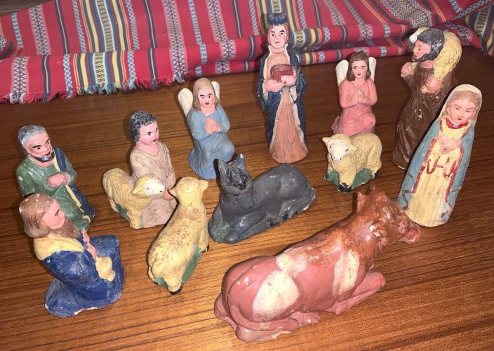 Ancienne crèche de Noël santons en plâtre peint âne vache mouton