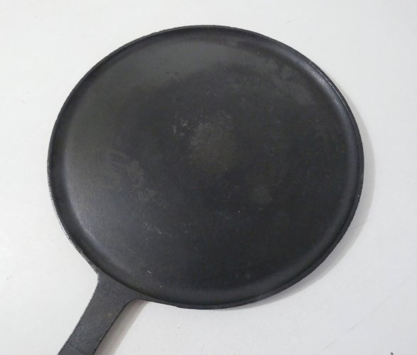 ancienne crêpière galetière en fonte art populaire Bretagne Cousances 27cm